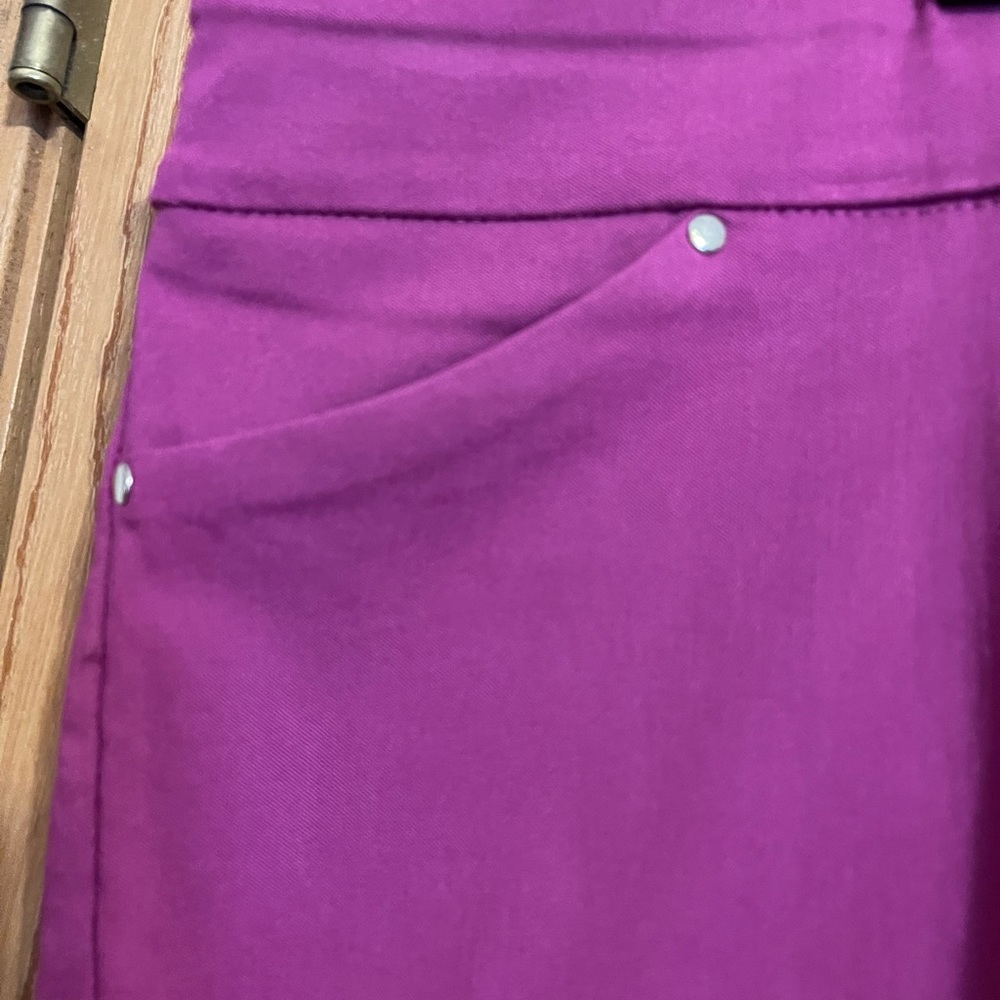 Fuchsia capris - Picture 2 of 4